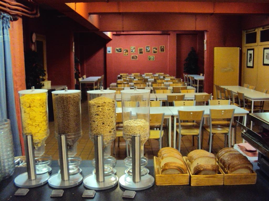 Van Gogh Youth Hostel City Centre Saint-Josse-ten-Noode الغرفة الصورة